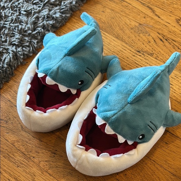 Toddler Unisex Cat & Jack Bruce Shark Loafer Slippers Blue NWOT size 7/8 - Picture 1 of 5